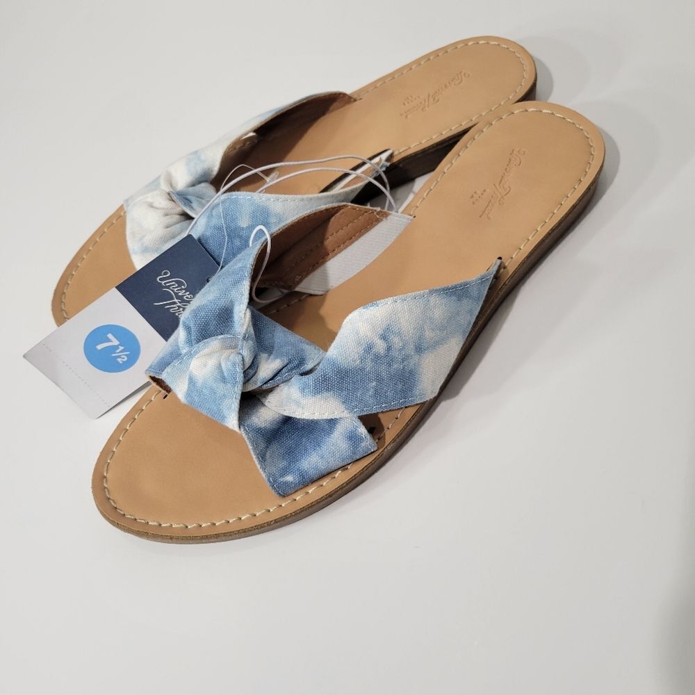 NWT Universal Thread sandals - Picture 2 of 8